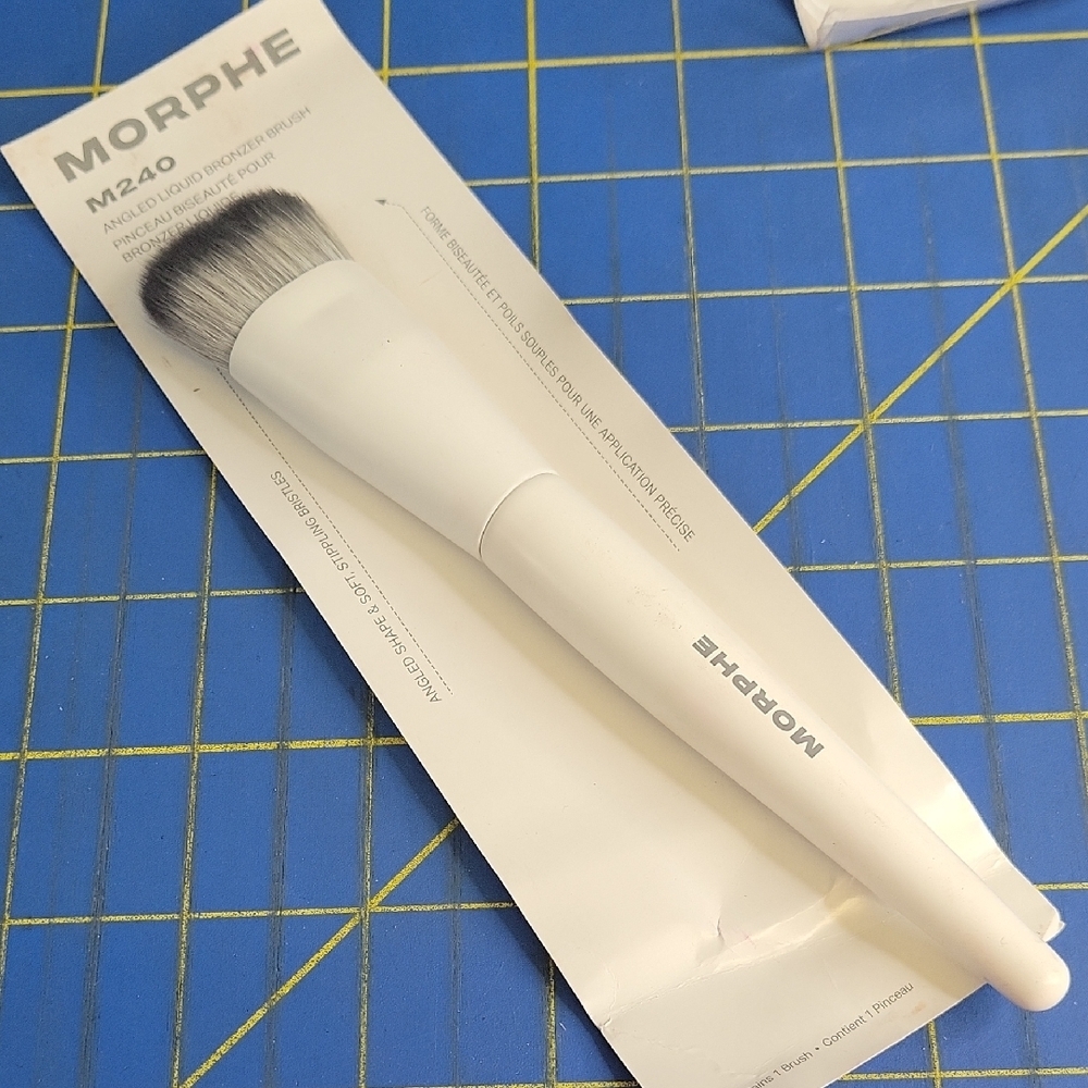 Morphe M240 Brush in White and Gray New